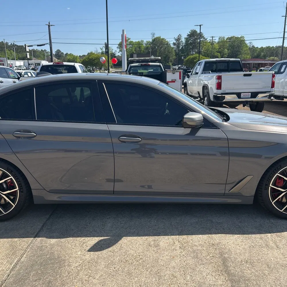 2022 BMW 5-Series M550xi