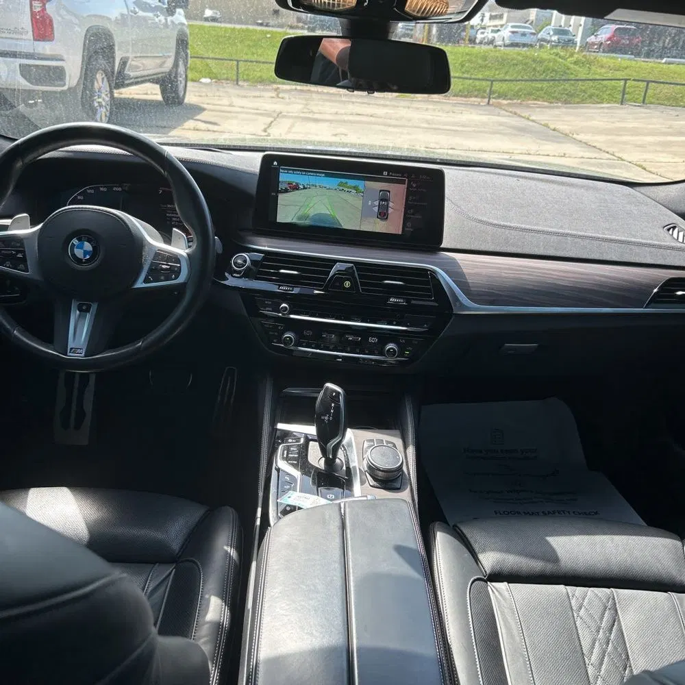2022 BMW 5-Series M550xi