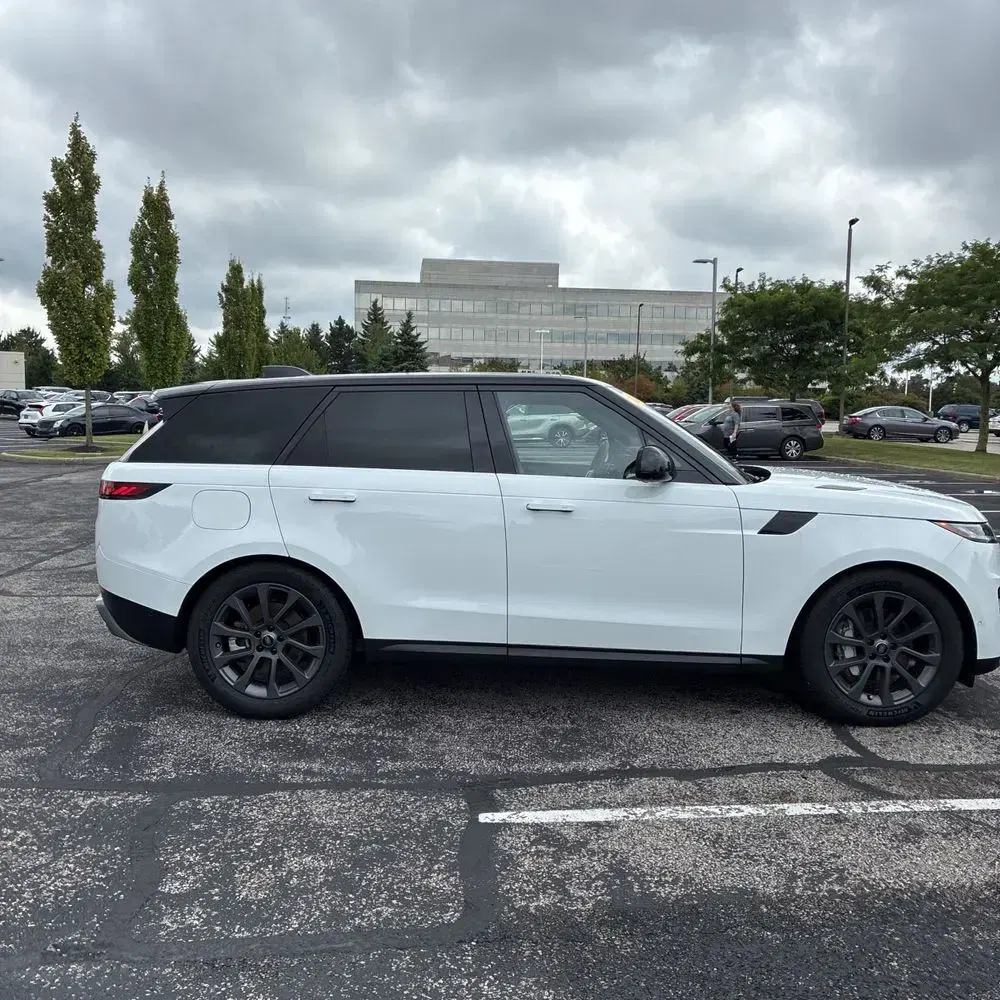 2024 Land Rover Range Rover Sport P360 SE
