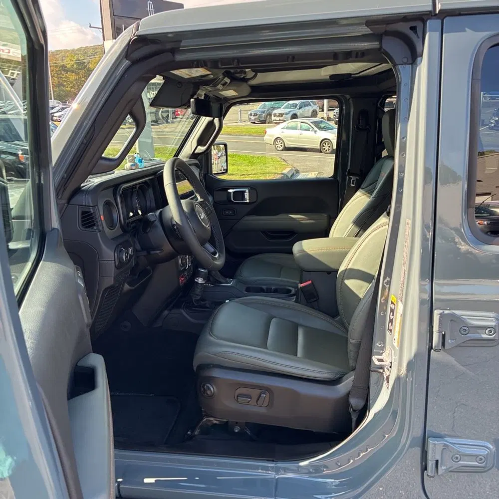 2025 Jeep Gladiator Mojave X