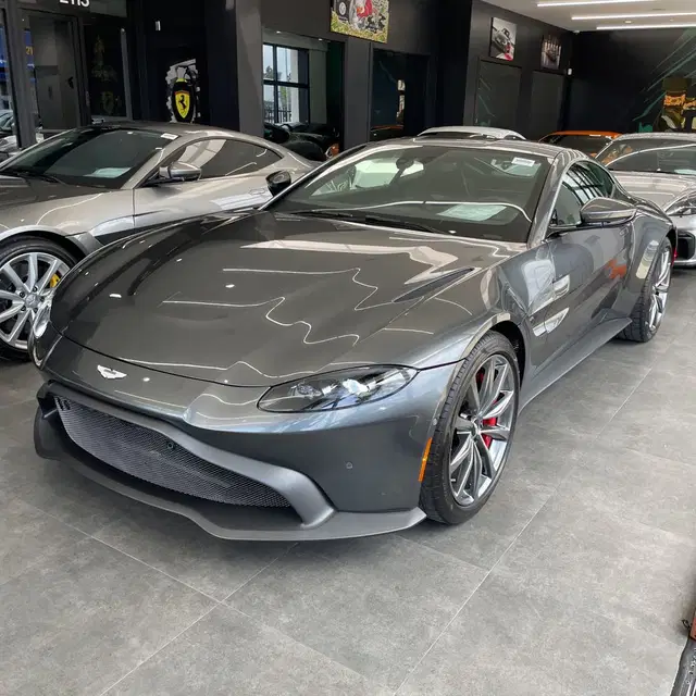 2020 Aston Martin Vantage Base