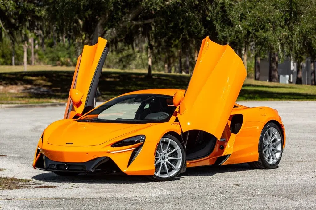 2024 McLaren Artura RWD