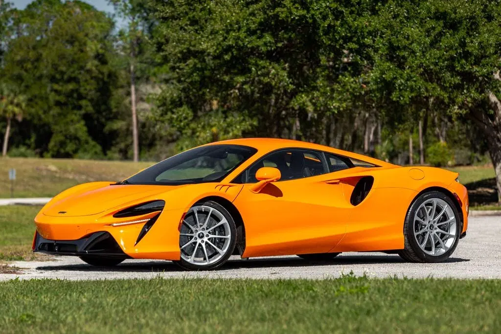 2024 McLaren Artura RWD