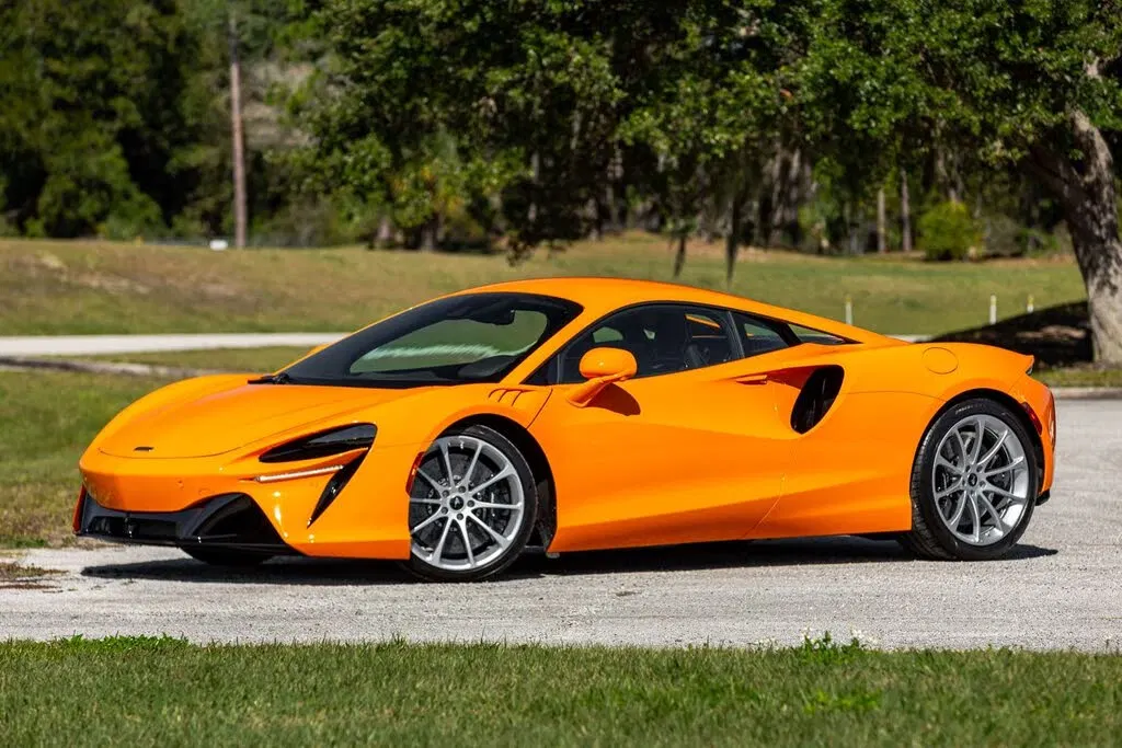 2024 McLaren Artura RWD