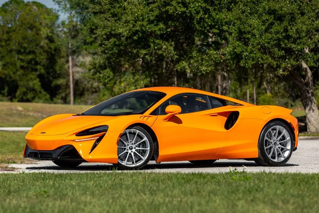 2024 McLaren Artura RWD