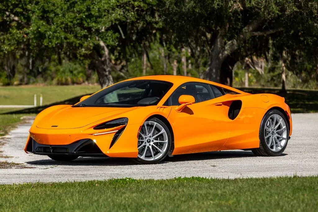 2024 McLaren Artura RWD