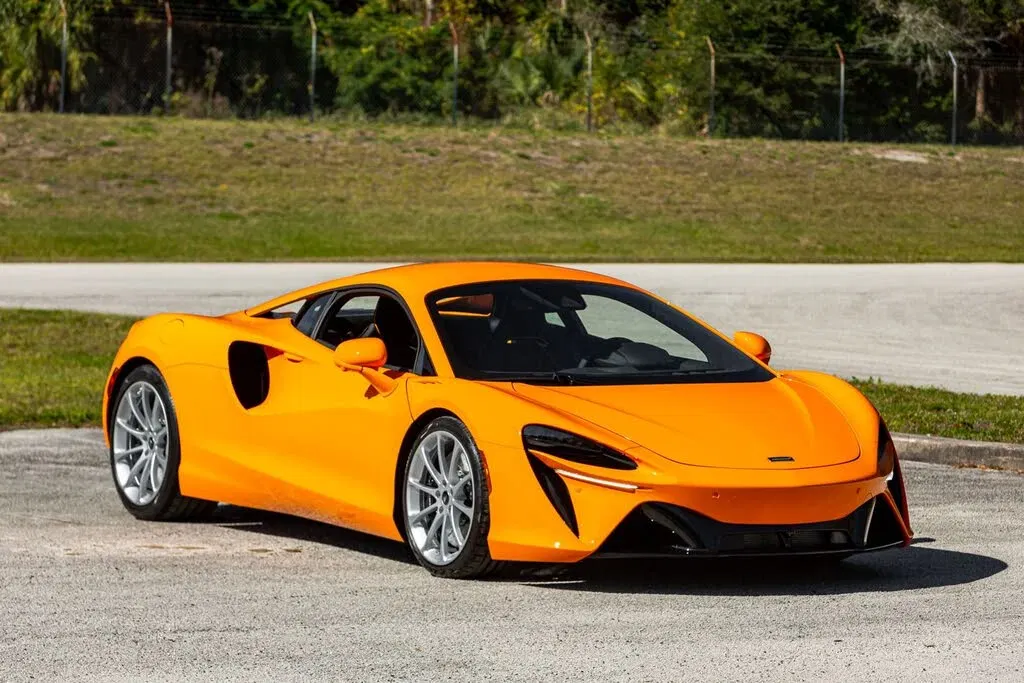2024 McLaren Artura RWD