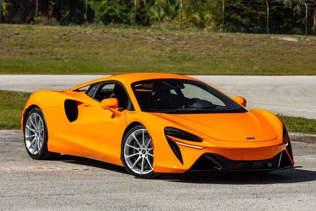 2024 McLaren Artura RWD