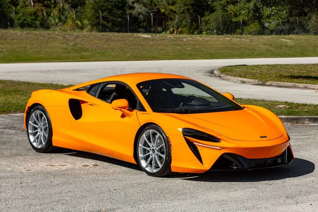 2024 McLaren Artura RWD