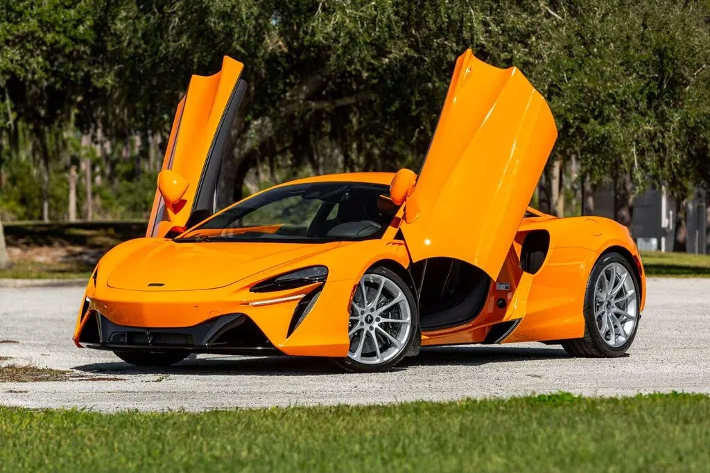 2024 McLaren Artura RWD