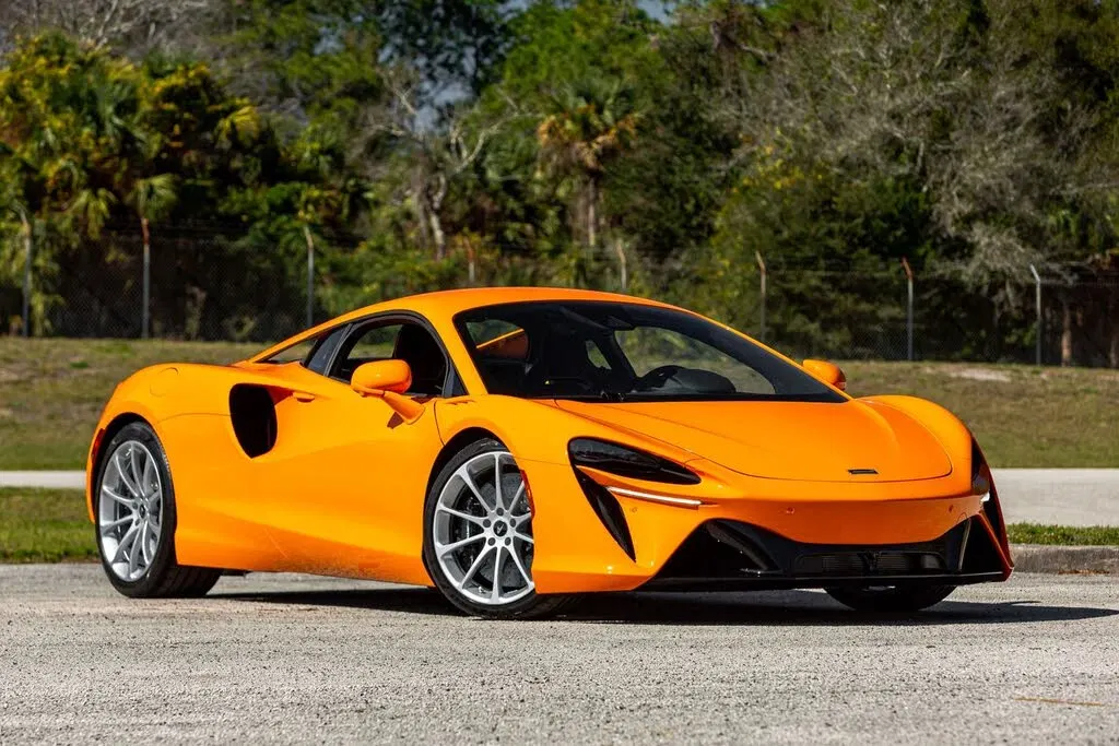 2024 McLaren Artura RWD