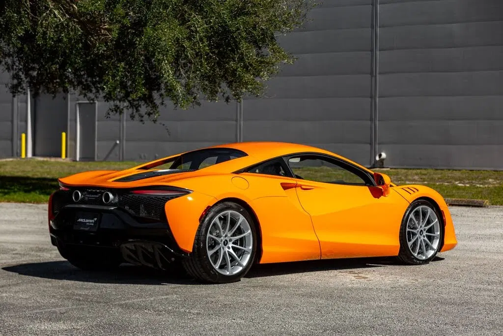 2024 McLaren Artura RWD