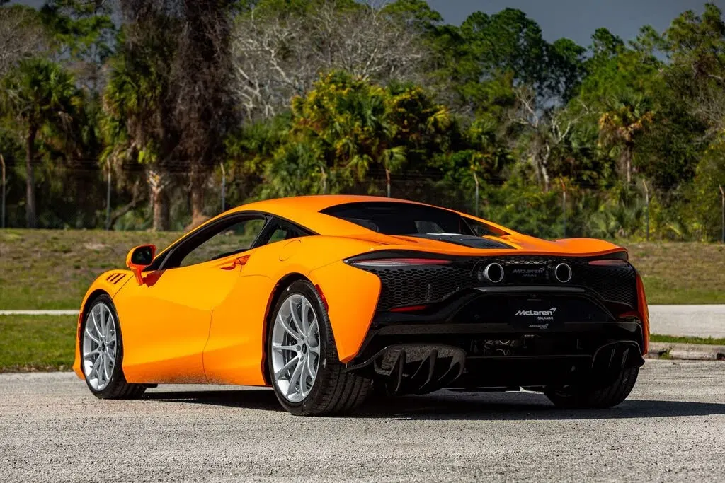 2024 McLaren Artura RWD
