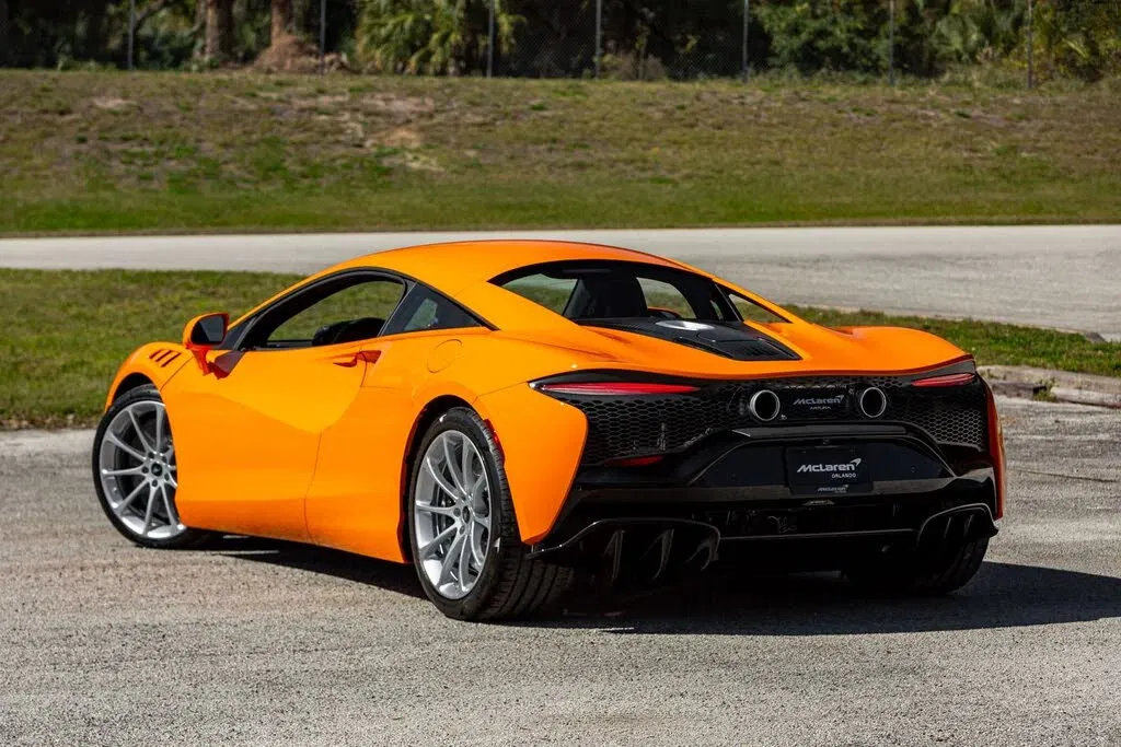 2024 McLaren Artura RWD