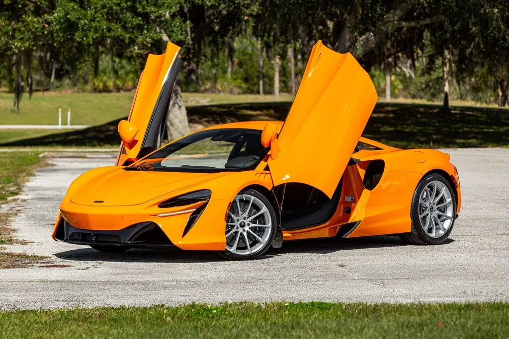 2024 McLaren Artura RWD