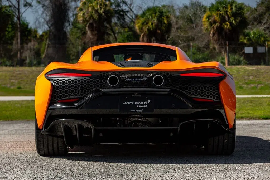 2024 McLaren Artura RWD
