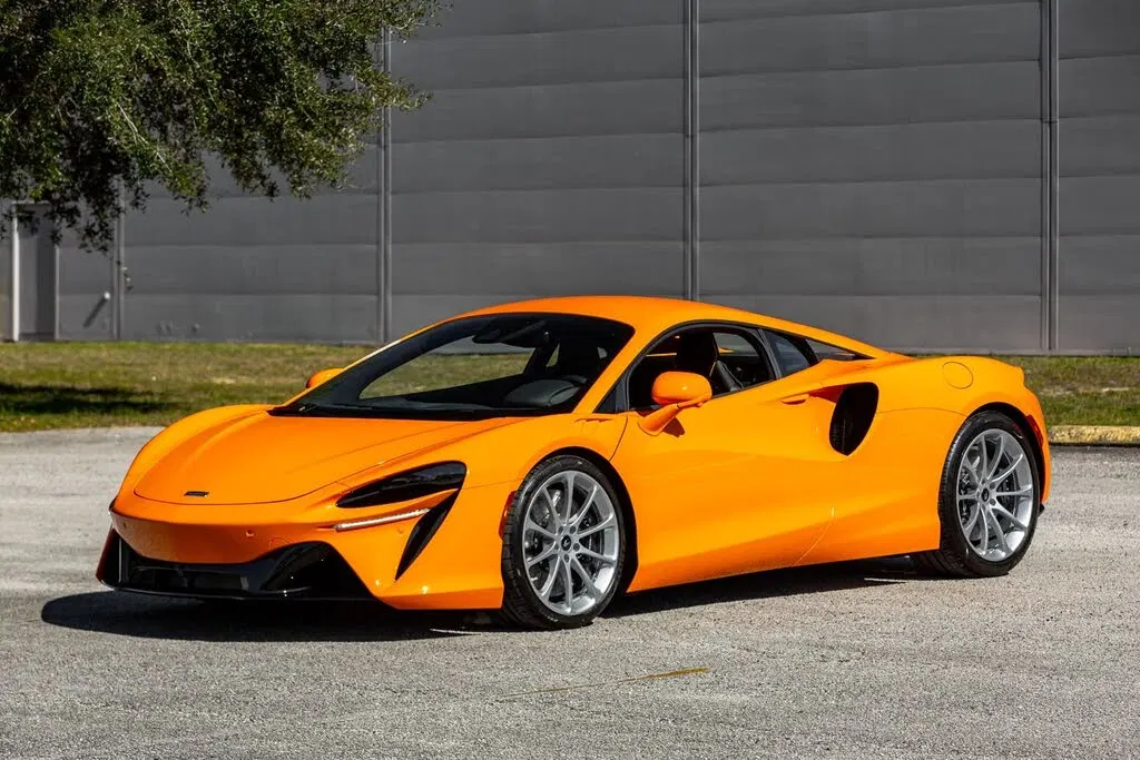 2024 McLaren Artura RWD