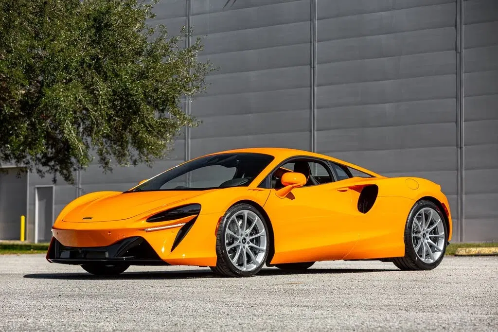 2024 McLaren Artura RWD