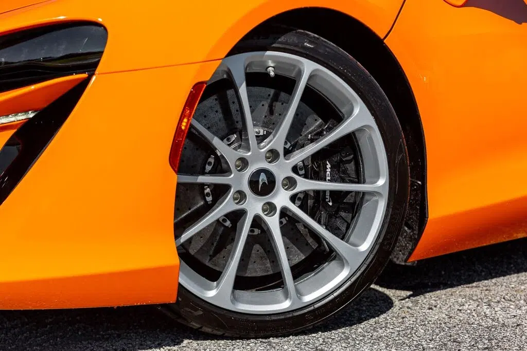 2024 McLaren Artura RWD