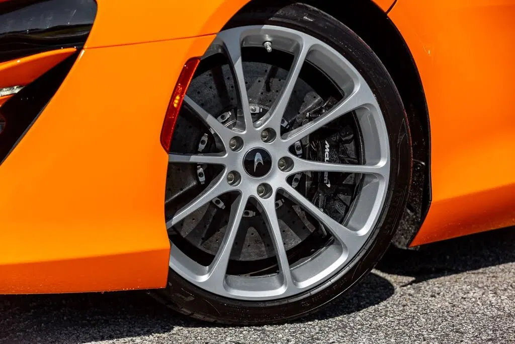 2024 McLaren Artura RWD