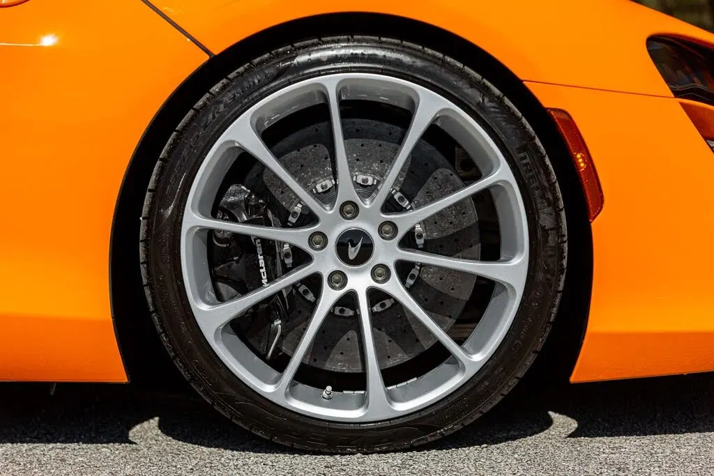 2024 McLaren Artura RWD