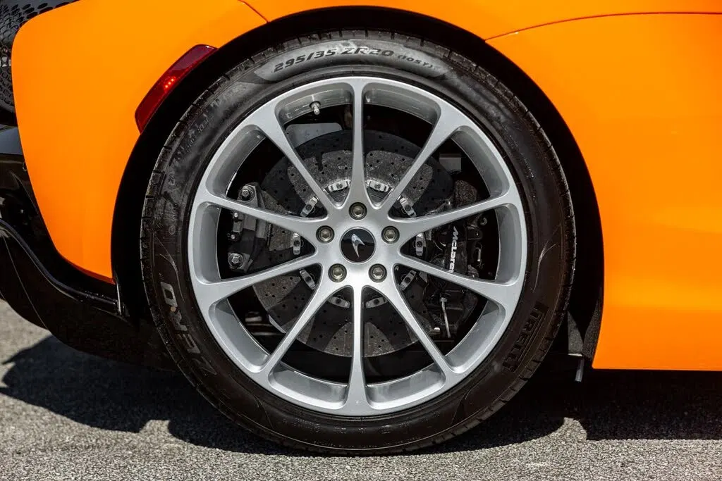2024 McLaren Artura RWD