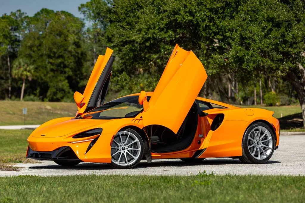 2024 McLaren Artura RWD