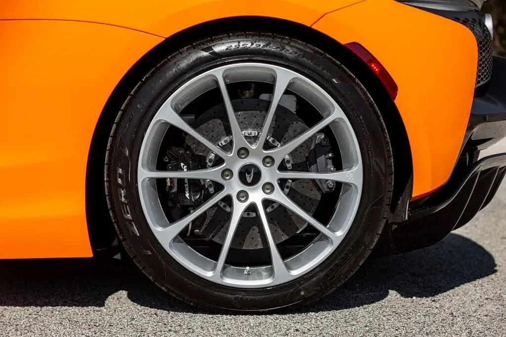 2024 McLaren Artura RWD