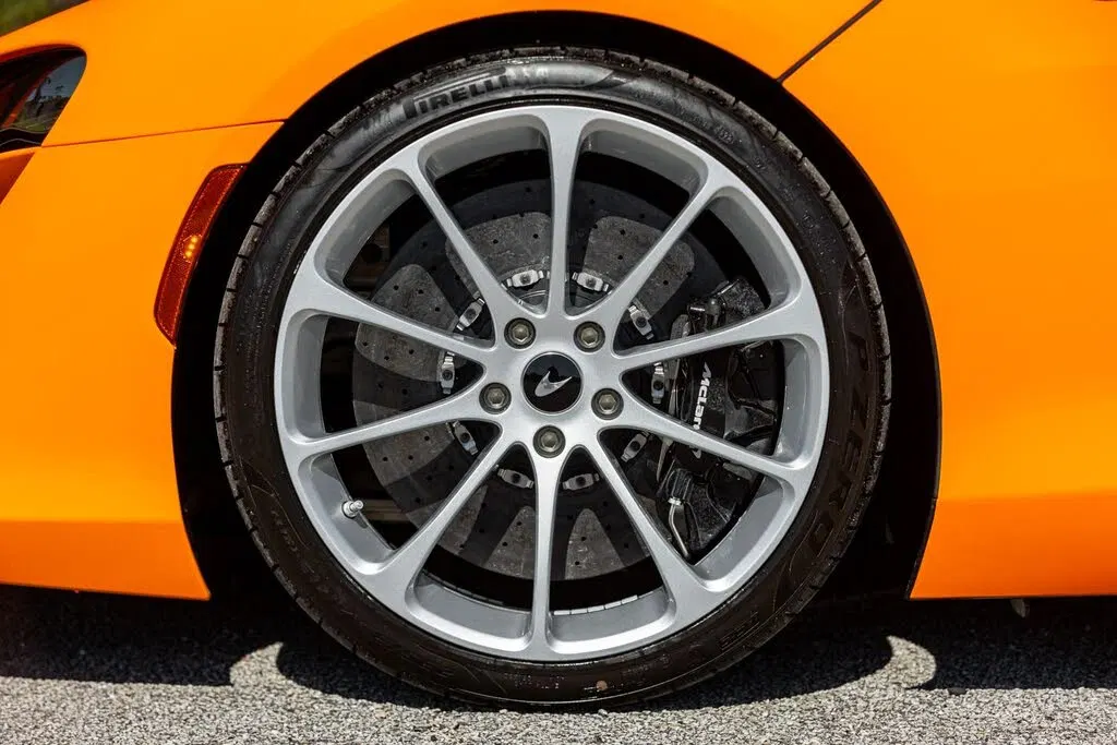2024 McLaren Artura RWD