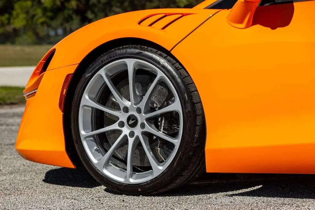 2024 McLaren Artura RWD