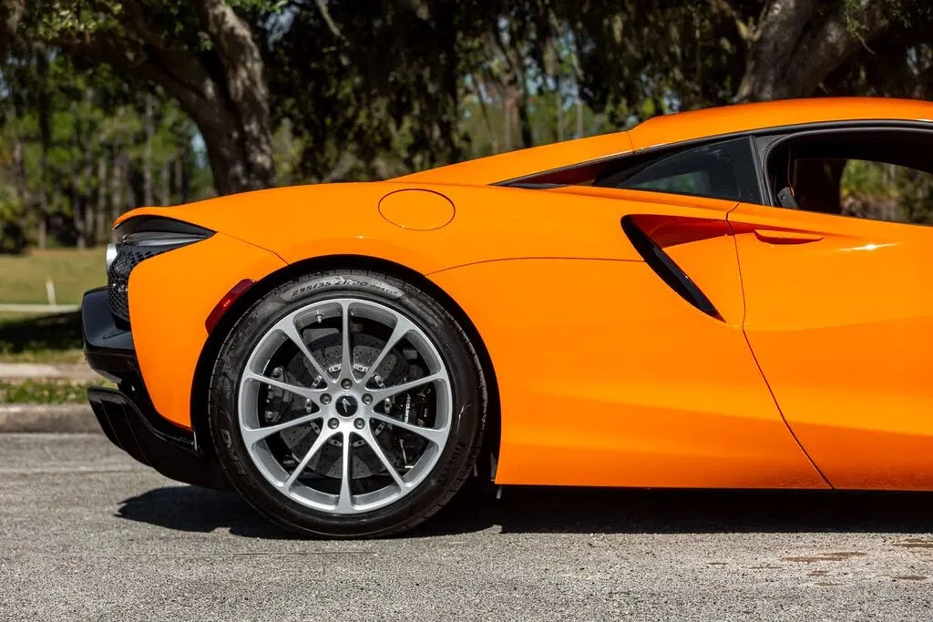2024 McLaren Artura RWD