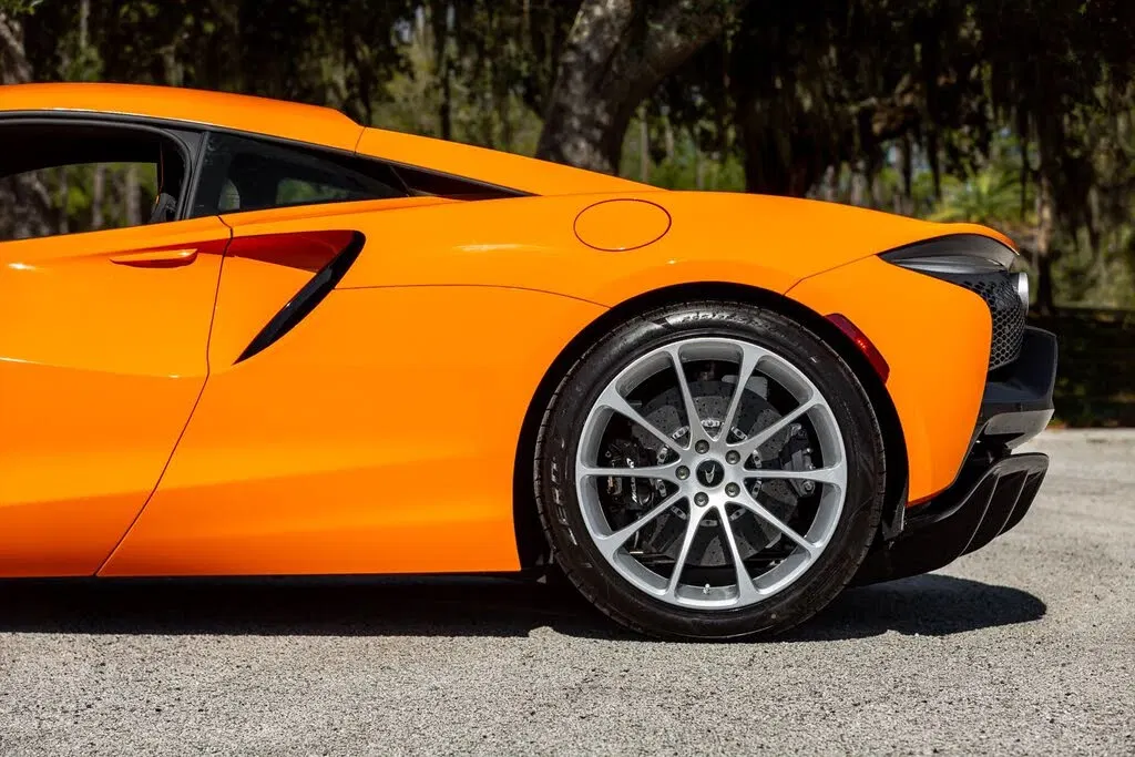 2024 McLaren Artura RWD