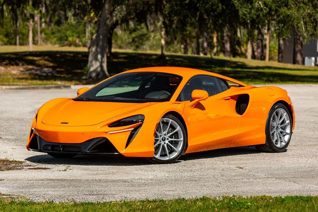 2024 McLaren Artura RWD