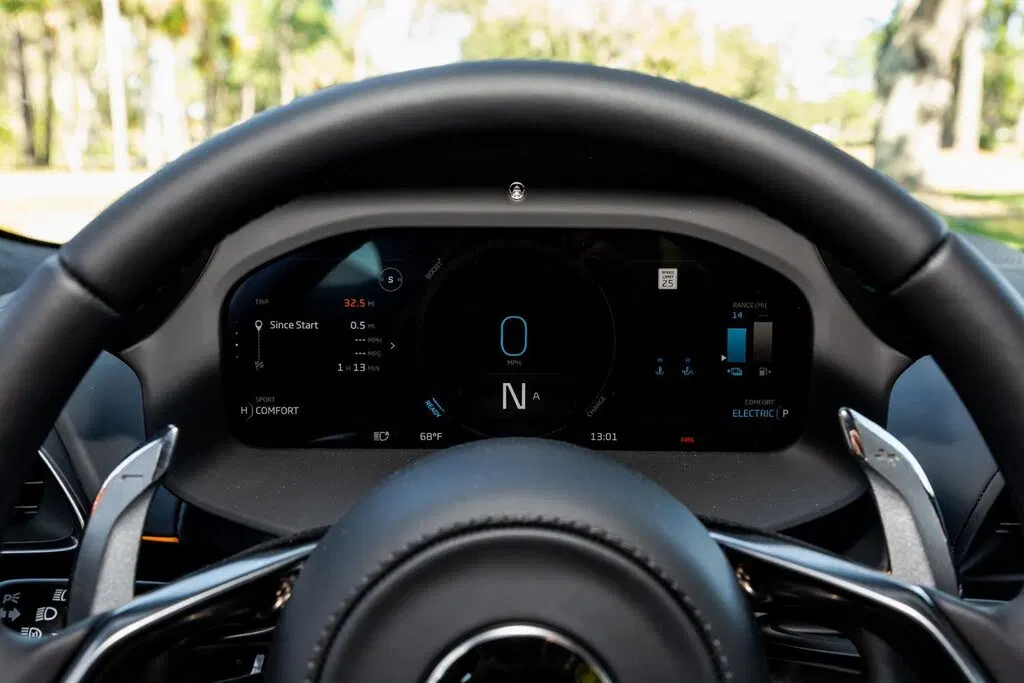 2024 McLaren Artura RWD