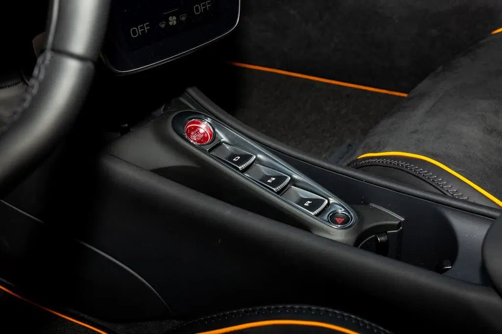 2024 McLaren Artura RWD