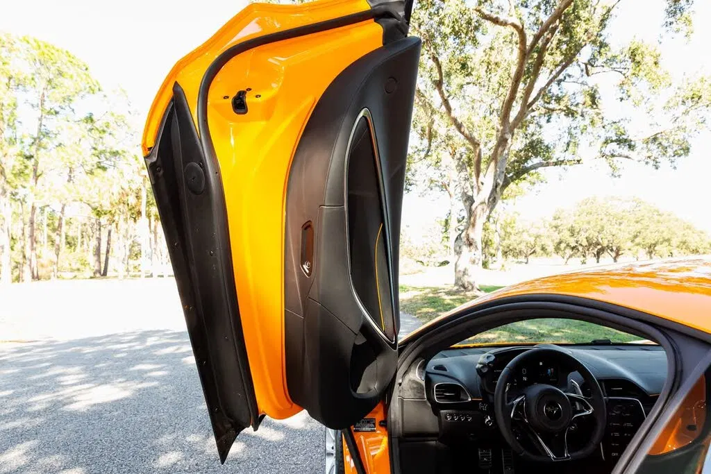 2024 McLaren Artura RWD