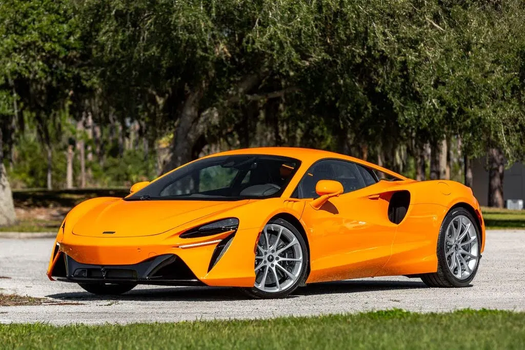 2024 McLaren Artura RWD