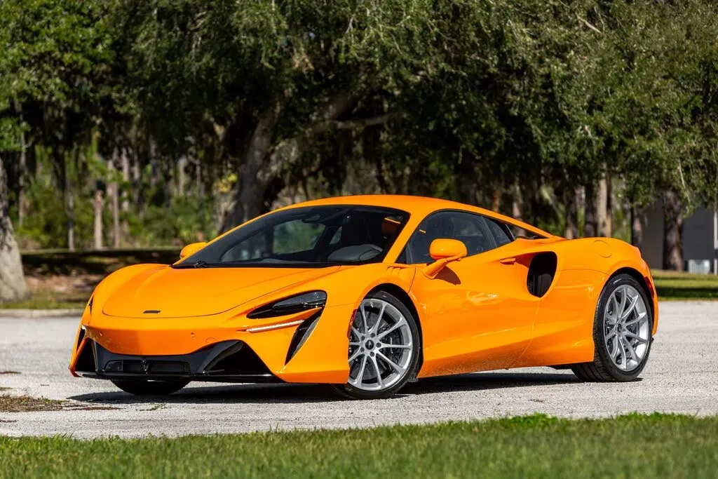 2024 McLaren Artura RWD