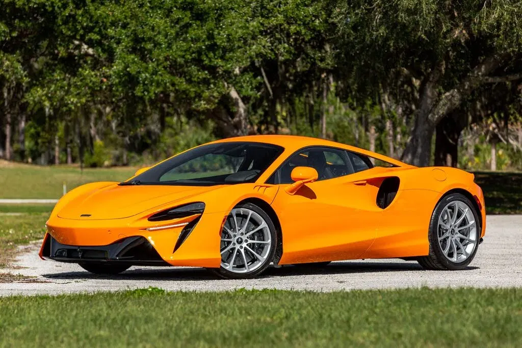 2024 McLaren Artura RWD