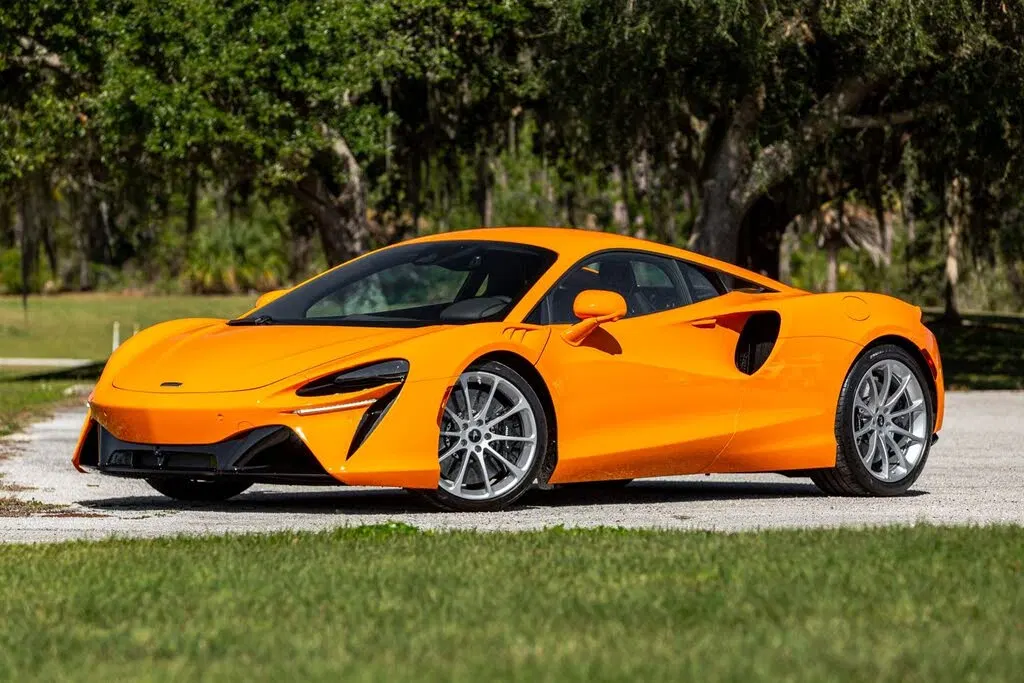 2024 McLaren Artura RWD