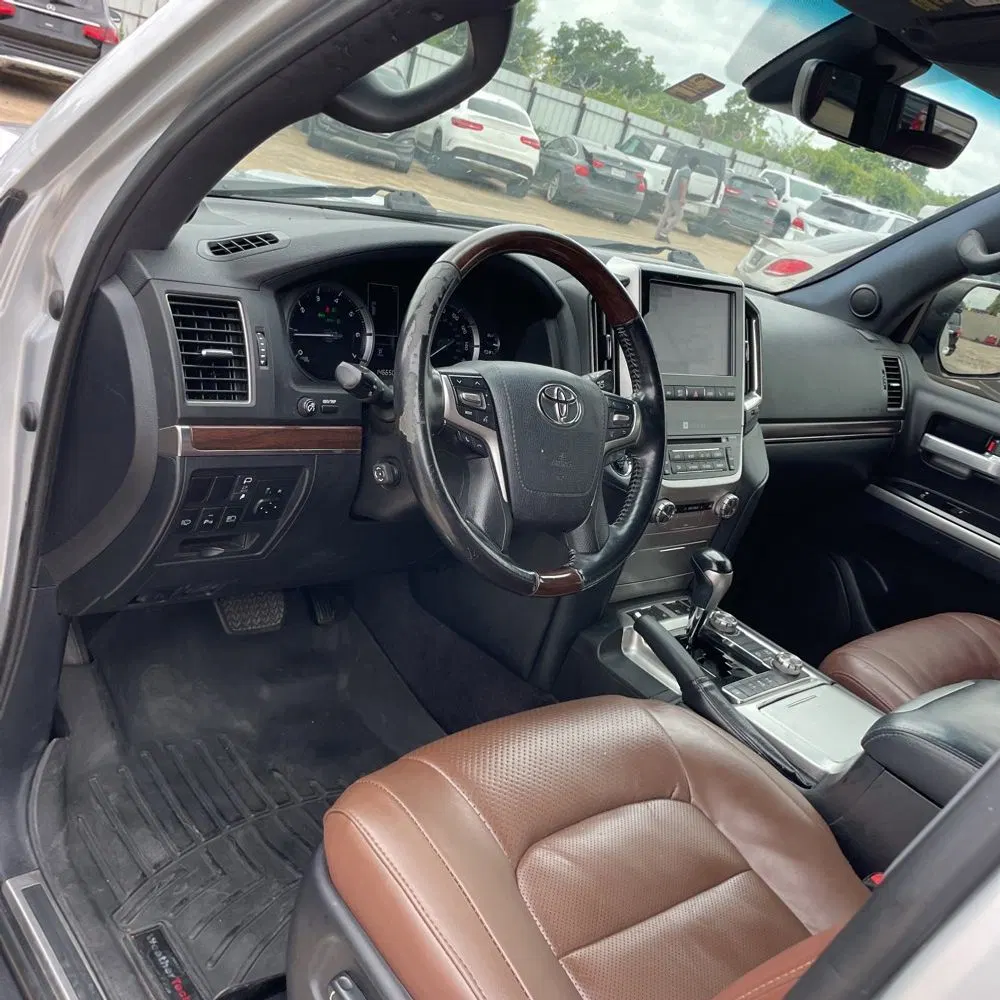 2018 Toyota Land Cruiser Base