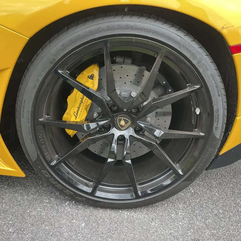 2014 Lamborghini Aventador Base