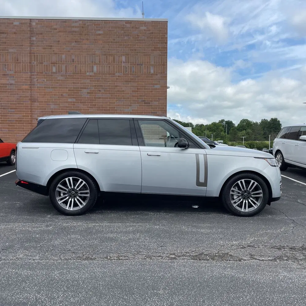 2023 Land Rover Range Rover P530 SE