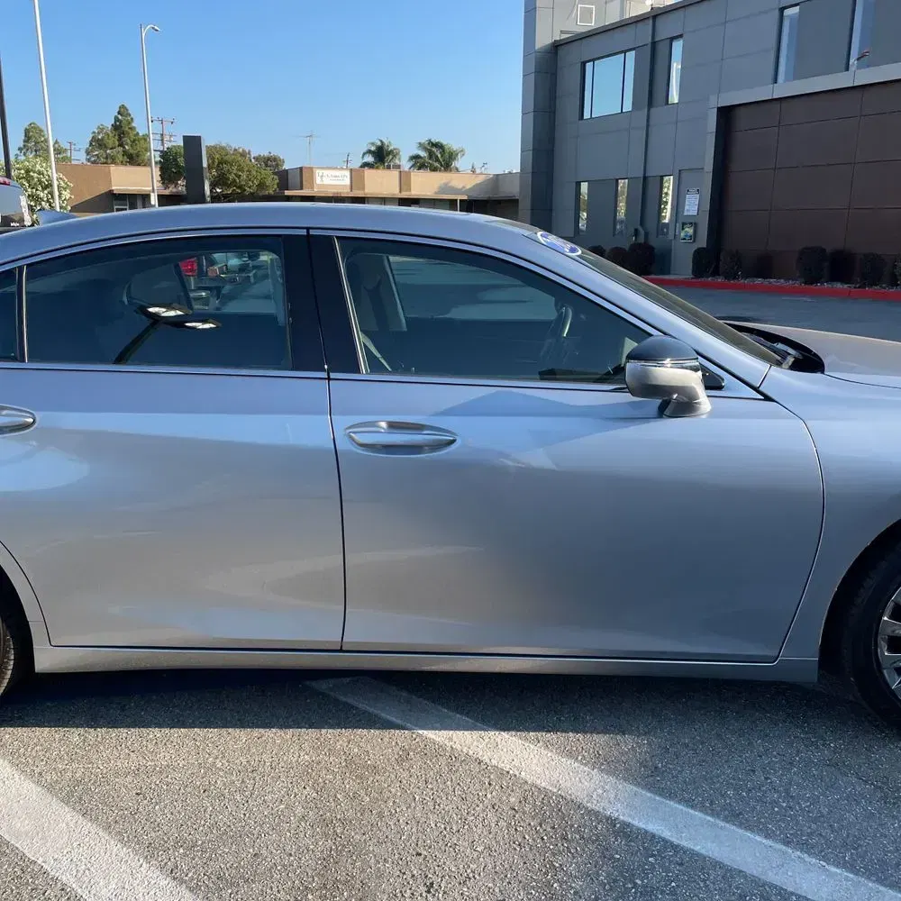 2025 Lexus ES 300h Luxury
