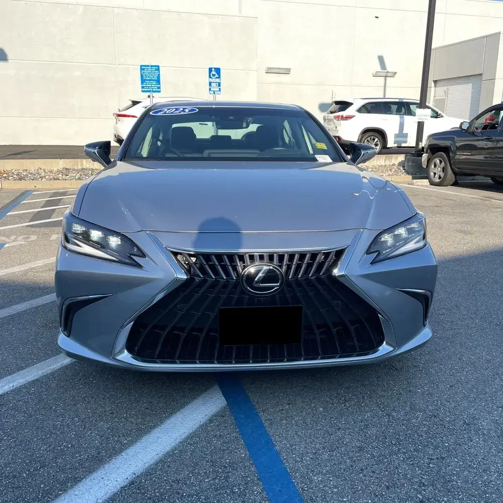 2025 Lexus ES 300h Luxury