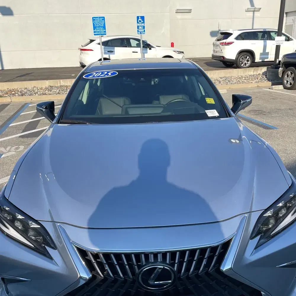 2025 Lexus ES 300h Luxury