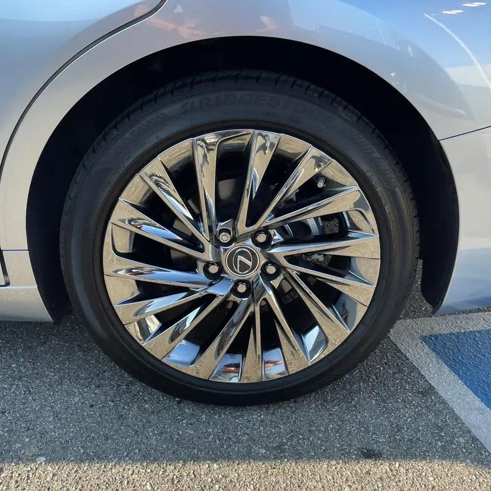 2025 Lexus ES 300h Luxury