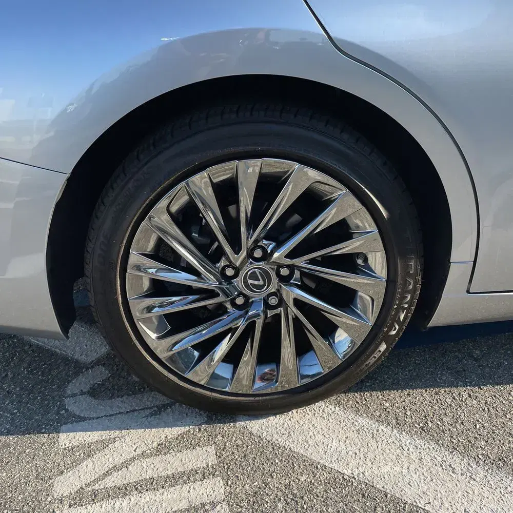2025 Lexus ES 300h Luxury