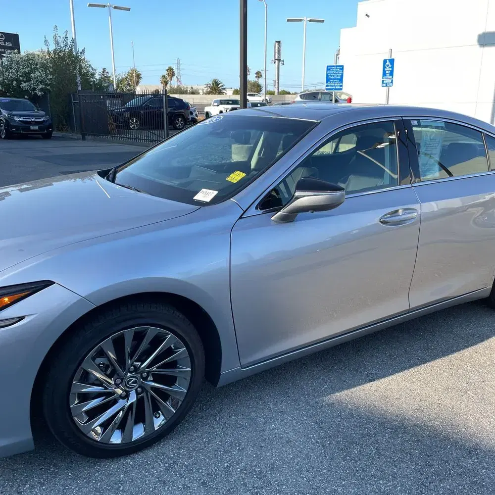 2025 Lexus ES 300h Luxury