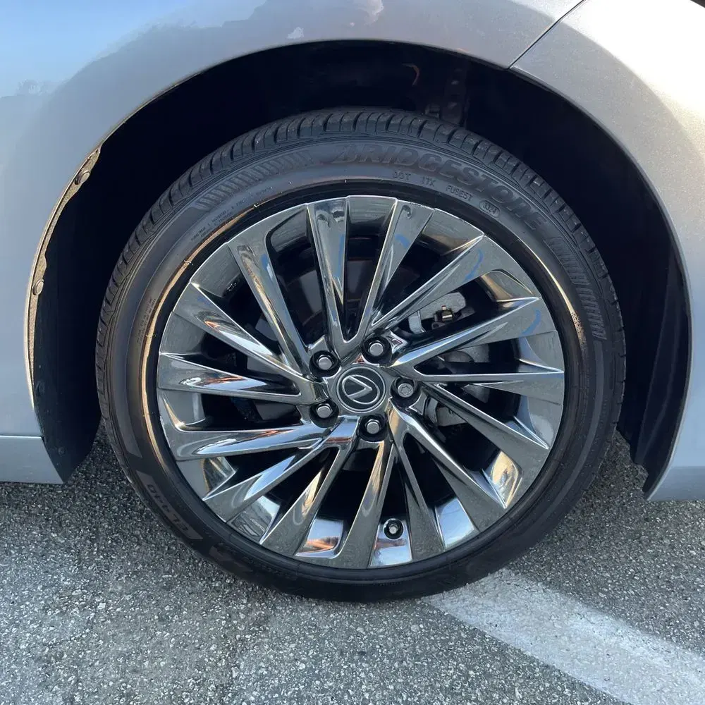 2025 Lexus ES 300h Luxury